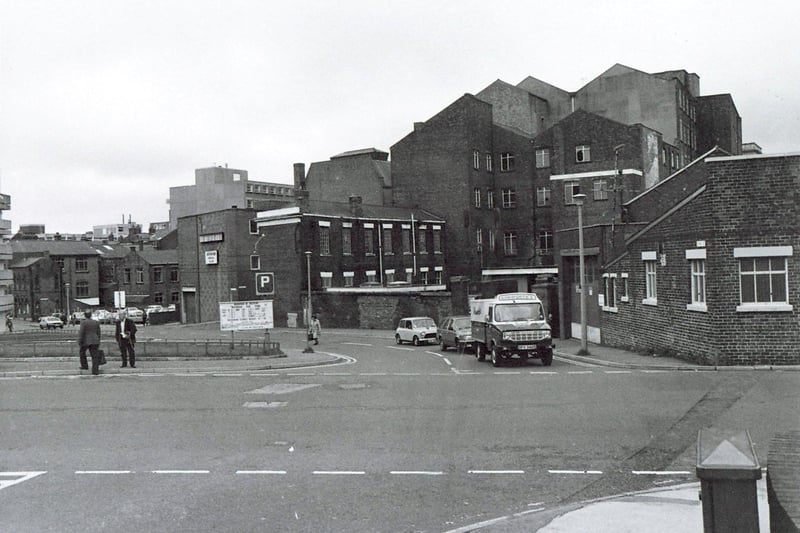 Do you recognise this scene, dating from 1985? It’s Avenham Lane, Preston, at the junction with Syke Street and Oxford Street. Picture courtesy of Preston Digital Archive.