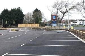 The spacious car park.