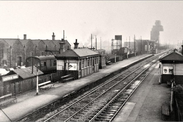 This image was taken around 1964 and shows the old Lostock Hall station. It was opened in 1846 and the last trains departed in October 1969. At that time the through trains from Blackburn and Liverpool no longer stopped there and other services on the Ormskirk line were routed via the Farington Curve Junction