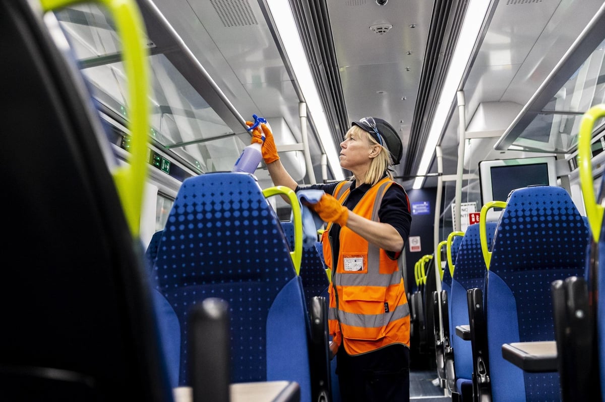 It takes 500 people, 32,759 microfibre cloths and 10,300 sponges to clean them