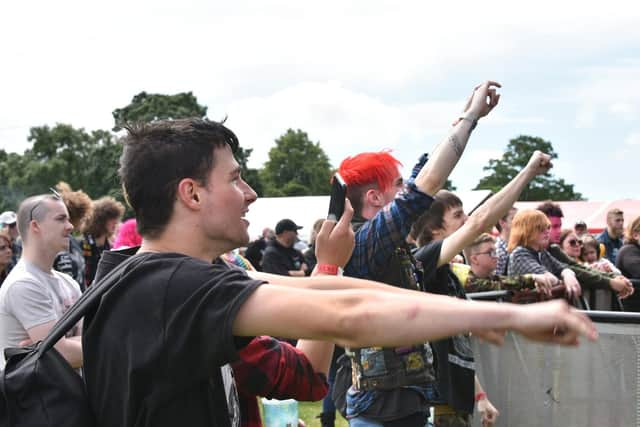 Photo David Hurst
Fand enjoy Rock Prest, Moor Park, Preston.