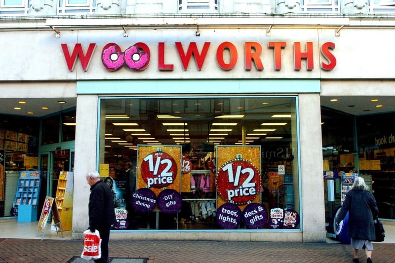 The Os of the Woolworths sign on Fishergate, Preston, get the Simpsons treatment to coincide with their new DVD release in 2007