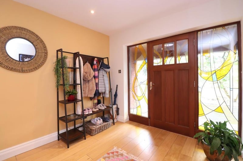 Spectacular 6 bed Barton mansion with modern fitted kitchen and sprawling private garden up for sale