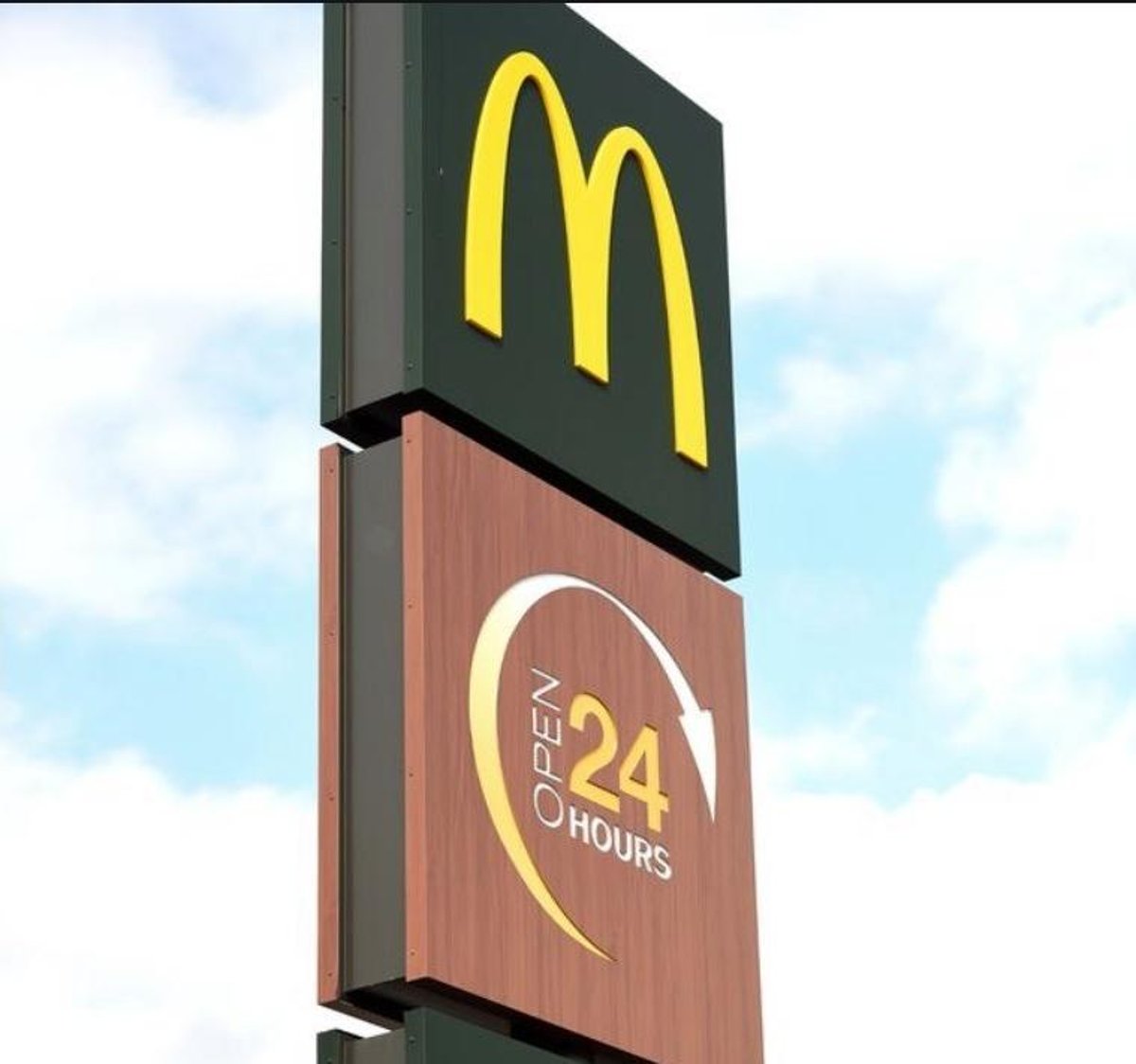 "Can’t afford the heating on, but can afford McDonalds!": Mum furious after hearing McDonald’s staff belittle customers