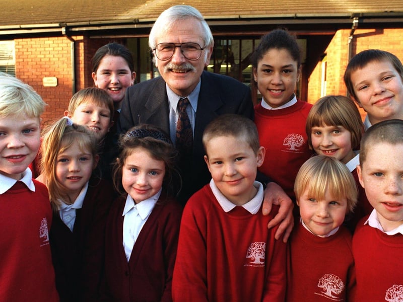 Penwortham's Broad Oak County Primary school headmaster Roger Walton retires