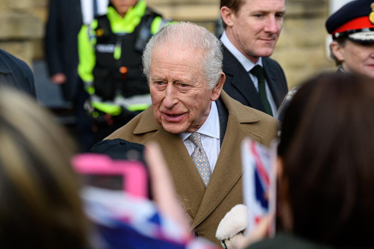 Heckler booed as King asked about Andrew Mountbatten-Windsor's links to ...