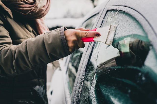 The AA recommends that every driver packs an emergency in-car survival kit in winter.