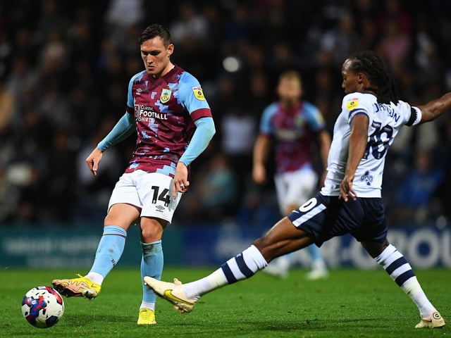 Burnley's Connor Roberts competes with Preston North End's Daniel Johnson
The EFL Sky Bet Championship - Preston North End v Burnley - Tuesday 13th September 2022 - Deepdale - Preston