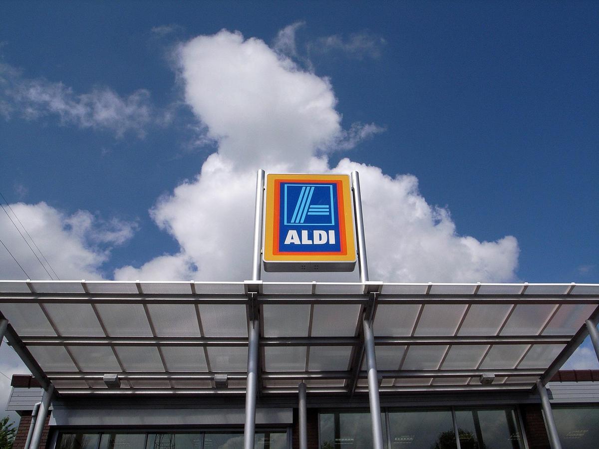Supermarket giant Aldi announces another pay increase for UK store workers