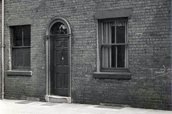 No. 30 Avenham Lane, Preston 1950
Home of Charles Hardwick when he wrote his "History of the Borough of Preston" in 1857. Hardwick was formerly an artist before turning his attention to writing.

