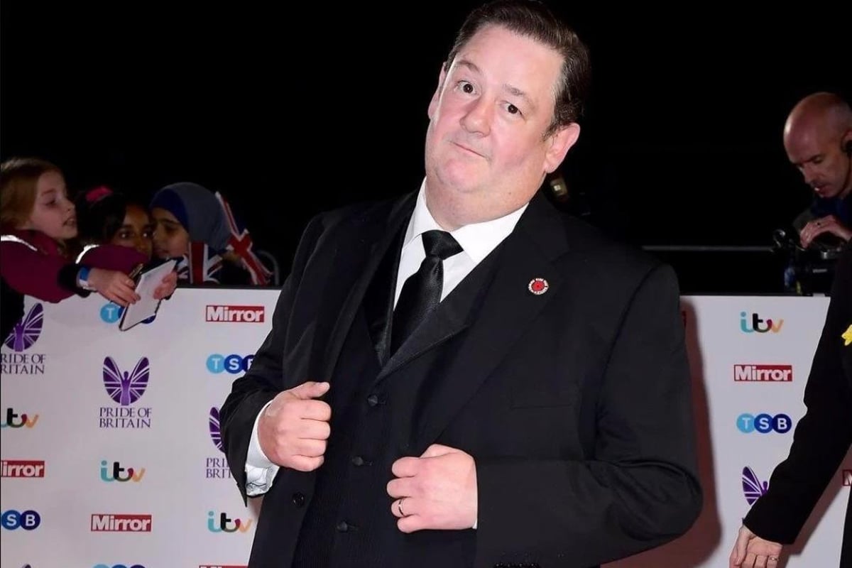 Blackpool 'seagull' Johnny Vegas flies in to switch on famous illuminations