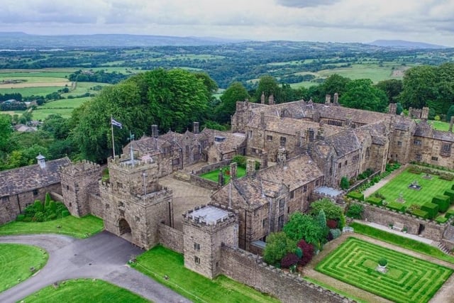 Starting at Hoghton Bottoms and heading along the River Darwen, this two mile walk is a breath of fresh air for walkers of all abilities, taking in stunning scenery along the way to Hoghton Tower