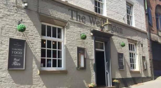 The Wellington Inn on Glovers Court has a rating of 4.1 out of 5 from 367 Google reviews