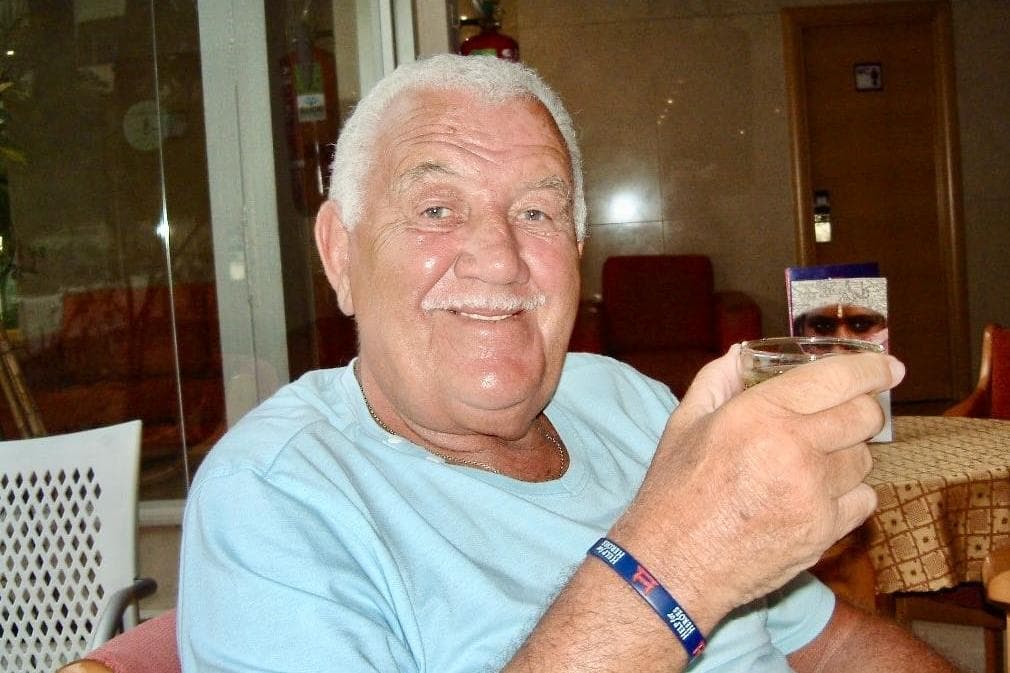 Tributes for well known Burnley, Padiham and Nelson club singer who has died at 78 