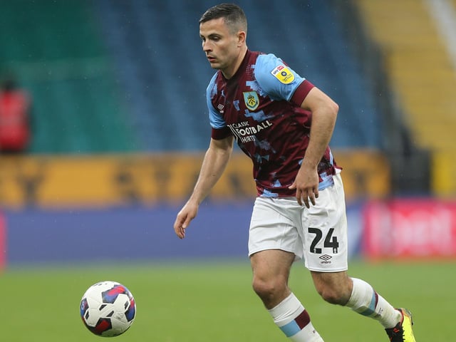 Burnley's Josh Cullen 

The EFL Sky Bet Championship - Burnley v Swansea City - Saturday 15th October 2022 - Turf Moor - Burnley