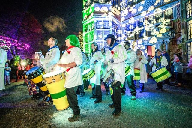 SambAfriq gets Astley Illuminated dancing