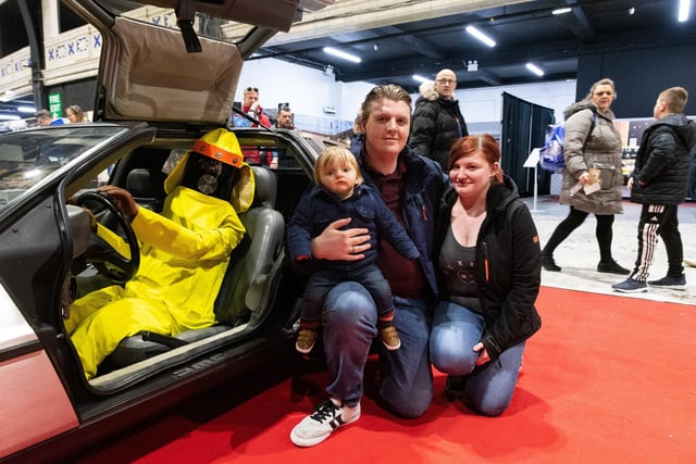 Ethan and Daryl Munro with Rebecca Simpson with a Deloeran