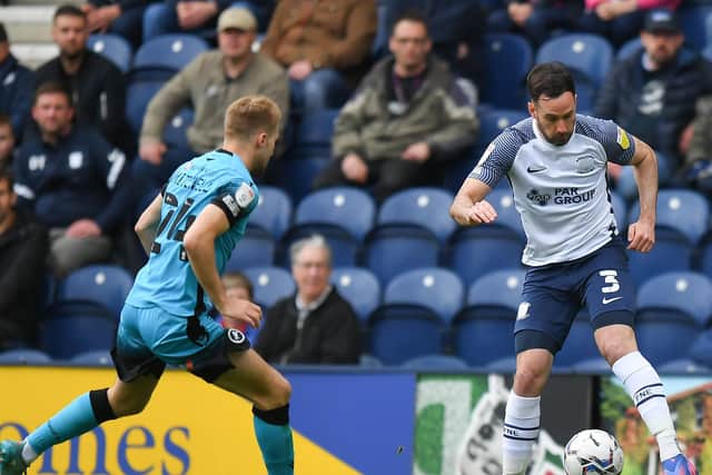 Preston North End defender Greg Cunningham takes on Millwall's Billy Mitchell
Photographer Dave Howarth/CameraSport
The EFL Sky Bet Championship - Preston North End v Millwall - Friday 15th April 2022 - Deepdale - Preston
World Copyright © 2022 CameraSport. All rights reserved. 43 Linden Ave. Countesthorpe. Leicester. England. LE8 5PG - Tel: +44 (0) 116 277 4147 - admin@camerasport.com - www.camerasport.com