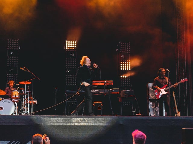 Simply Red own the stage
