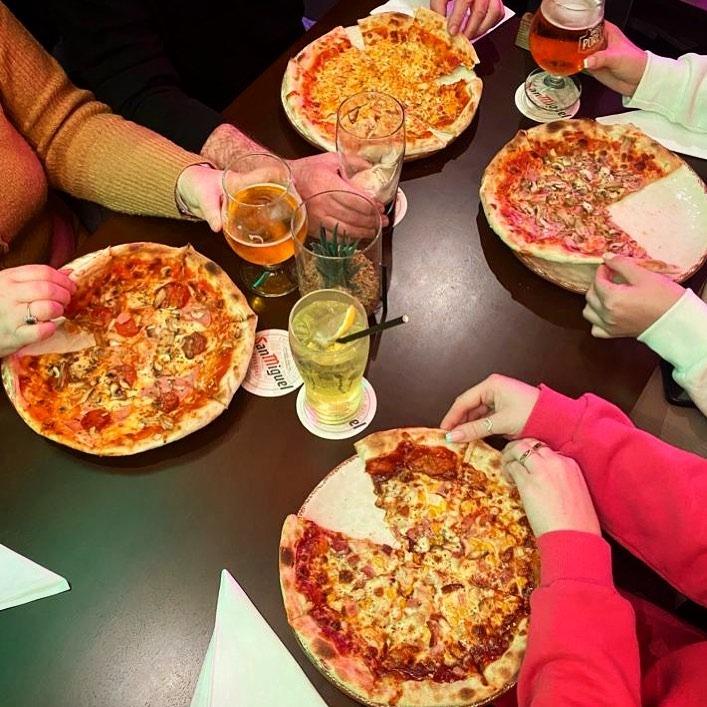 Nearest pizzeria shop