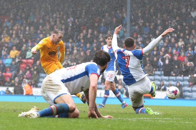 Preston North End's Aiden McGeady scores his side's equalising goal to make the score 2-2 in the third minute of injury time
