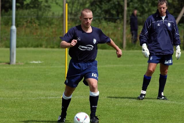 Paul McKenna in pre-season training in 2002, under the watchful eye of Kelham O'Hanlon.