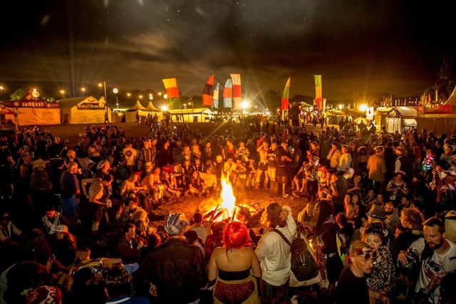 Party around the campfire at Beat-Herder