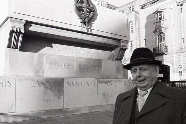 Jim Towers VC pictured at Prestons War Memorial in 1976