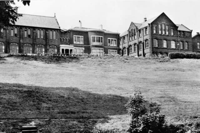The site became the Lark Hill Convent Grammar School for Girls in 1919.