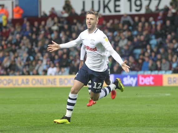 Paul Gallagher has signed a new one-year contract at Preston North End