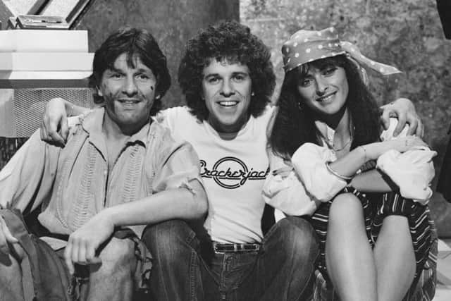 Crackerjack presenters Stu Francis (left) and Jan Michelle (right), with guest star singer Leo Sayer, on 24th September 1980. (Photo by David Levenson/Keystone/Hulton Archive/Getty Images)