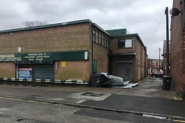 A number of corrugated metal sheets have blown off the roof of Leyland Furniture and Carpets in Towngate. The roof has now been secured.