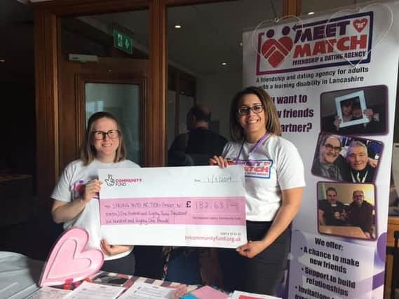 Lizzie Winkfield and Lucy Hamlin with the cheque