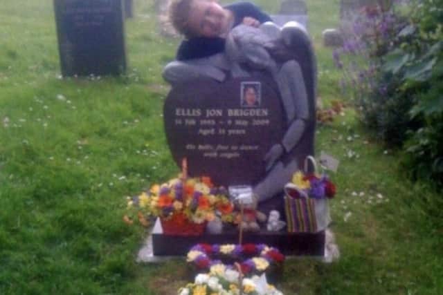 Younger brother Rio at Ellis's grave