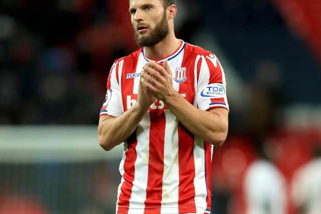Stoke City left-back Erik Pieters is moving closer to joining Premier League side Burnley, as Sean Dyche attempts to strengthen his back-line. (Daily Mail)