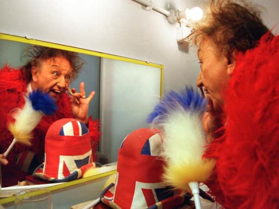 Sir Ken Dodd prepares to perform at the Chorley Little Theatre in 1999