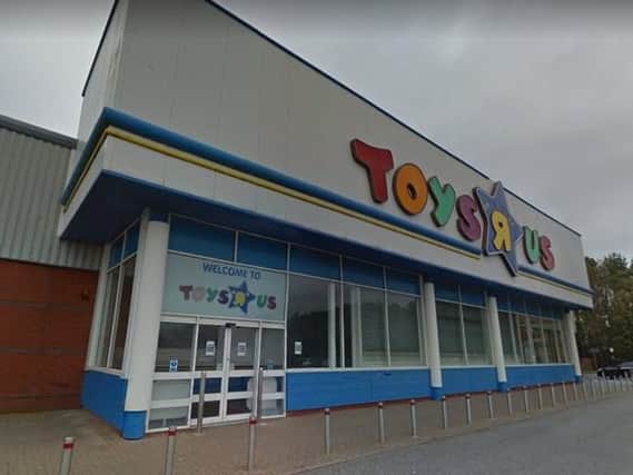 A brand new mezzanine floor at the old ToysRUs at Prestons Deepdale shopping centre could make room for a gym.