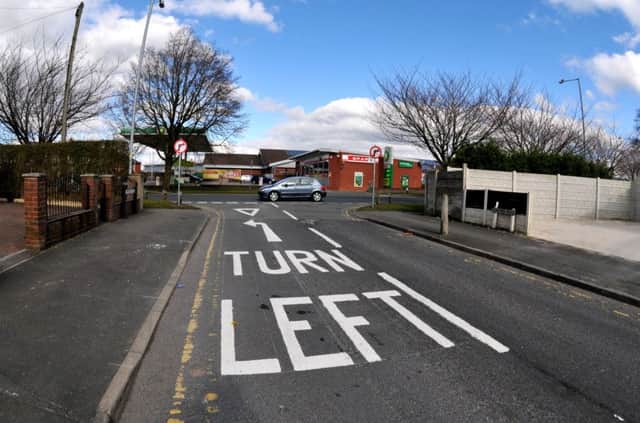 No Right Turn signs at the end of Romford Road  but motorists are ignording them says a reader