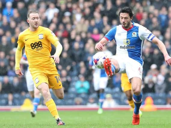 Aiden McGeady and Blackburn's Jason Lowe.