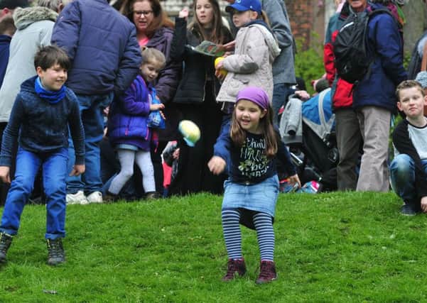 Photo: David Hurst
Crowds at the Avenham Park Easter Egg Rolling event.