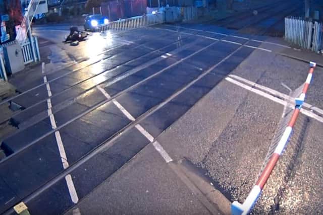The pair ignore flashing warnings lights