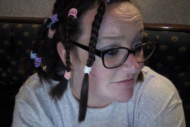 Amanda Watson before the shave