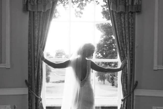 Beautiful bride Lisa Smith, ready for her marriage to Alex Cain.
Photo: L&L Photography
