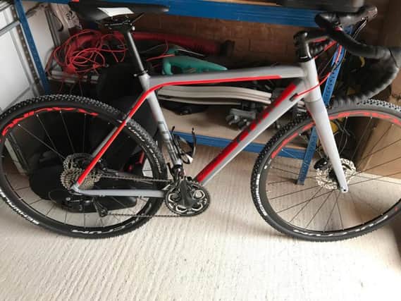 The bike is described as a Cube cross race PR in grey with neon writing