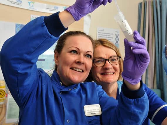 Marianne Hare and Deborah Lakeland extracting DNA
