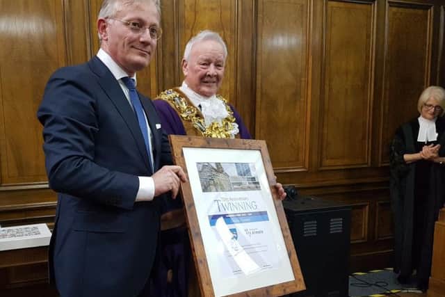 Mayor Rollo presented Mayor Gerritsen with a commemorative picture to celebrate 70 years of twinned cities.
