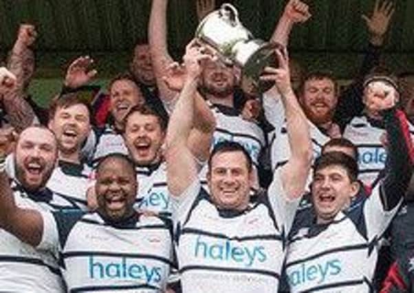 Hoppers lift the trophy (photo: Mike Craig)