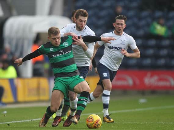 Tom Barkhuizen battles with Jake Bidwell in the meeting between the sides at Deepdale earlier in the season.