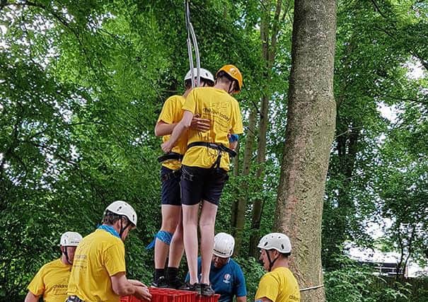 Crate abseiling