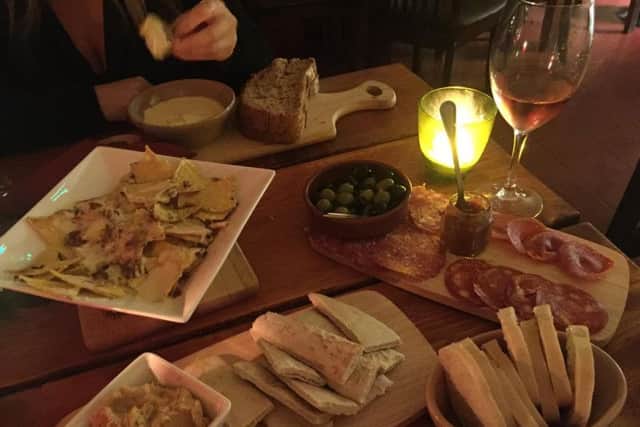 Food at Winedown including charcuterie board, cheese fondue, olives and pizza nachos